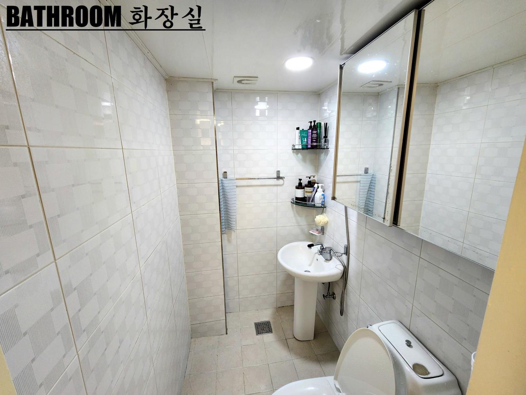 Near By Hongdae Fully Furnished, Quiet, Spacious House Apartment Seoul
