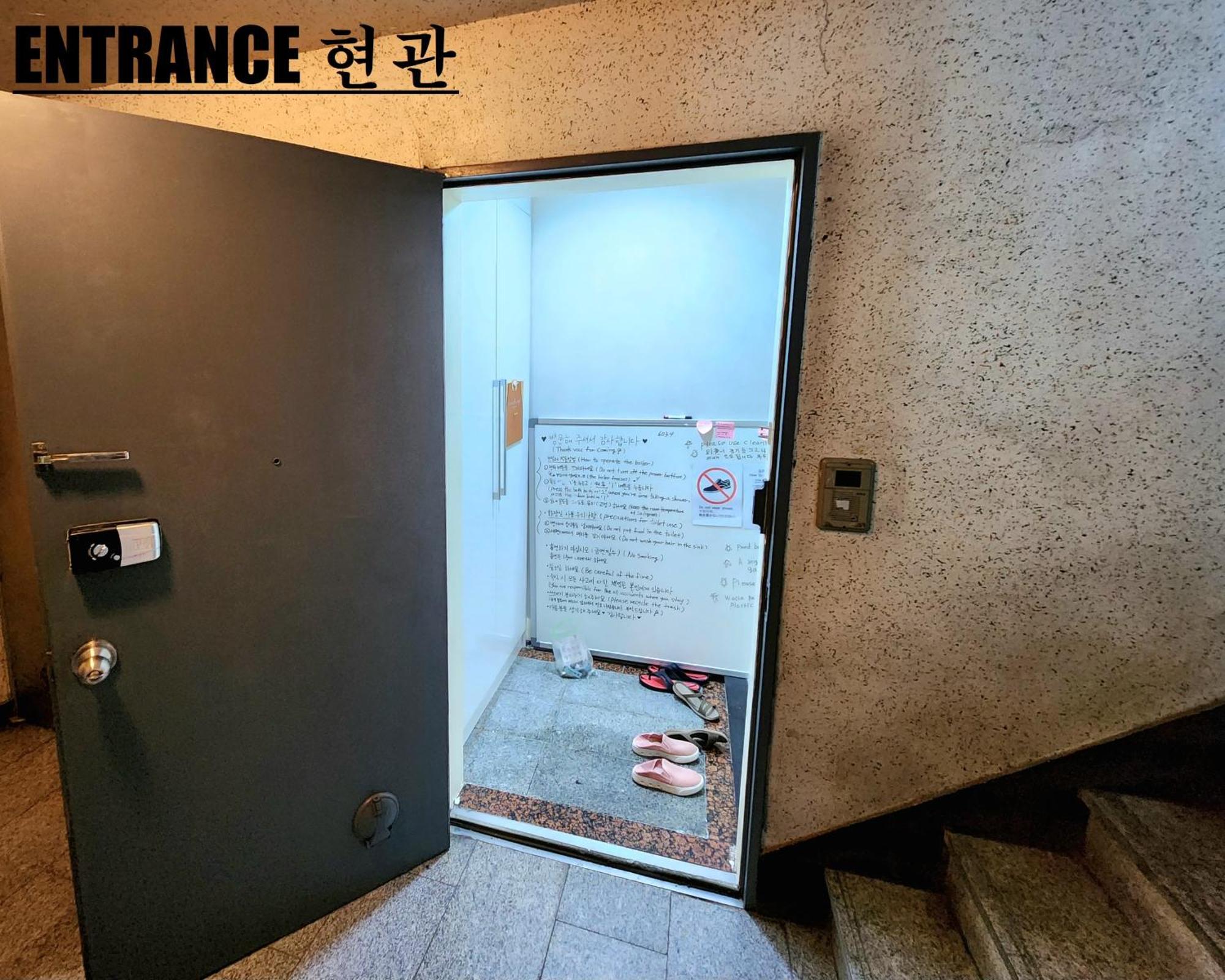 Apartment Near By Hongdae Fully Furnished, Quiet, Spacious House *