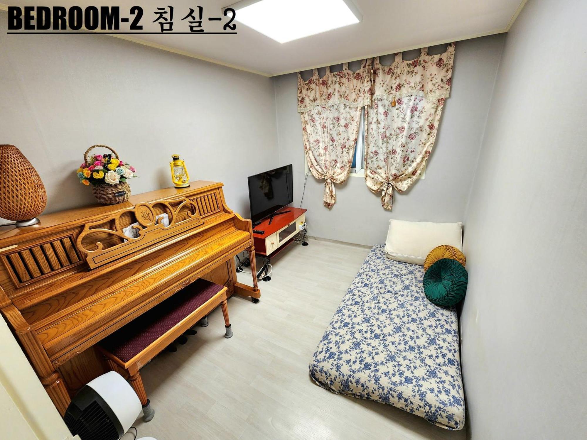 Near By Hongdae Fully Furnished, Quiet, Spacious House